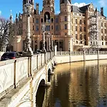 Appartamento Charmantes, Helles City-apartment - Nahe Hafen, Schloss & Altstadt *