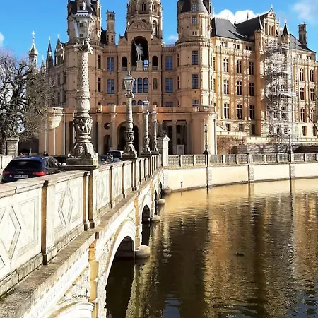 Апартаменти Charmantes, Helles City-apartment - Nahe Hafen, Schloss & Altstadt *